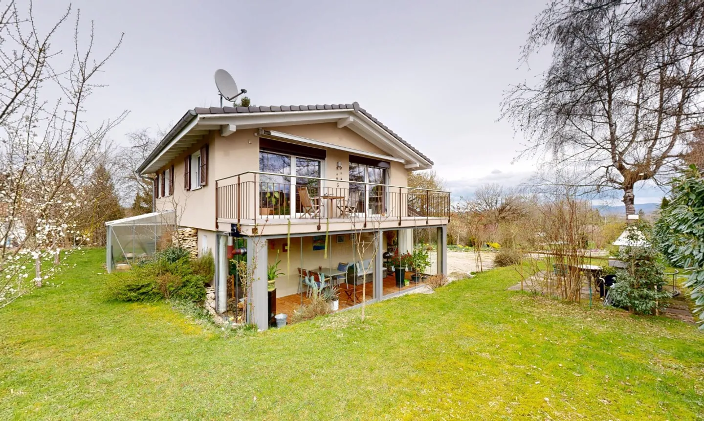 House surrounded by nature on 2540 m² - Photo 1 of 11