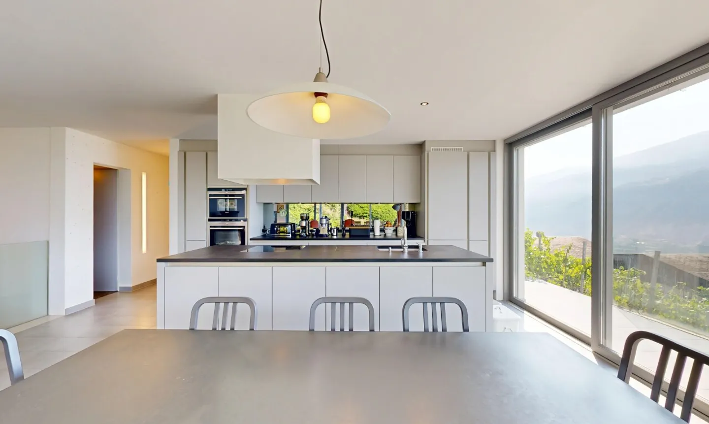 Contemporary Villa with Panoramic View - Photo 8 of 11
