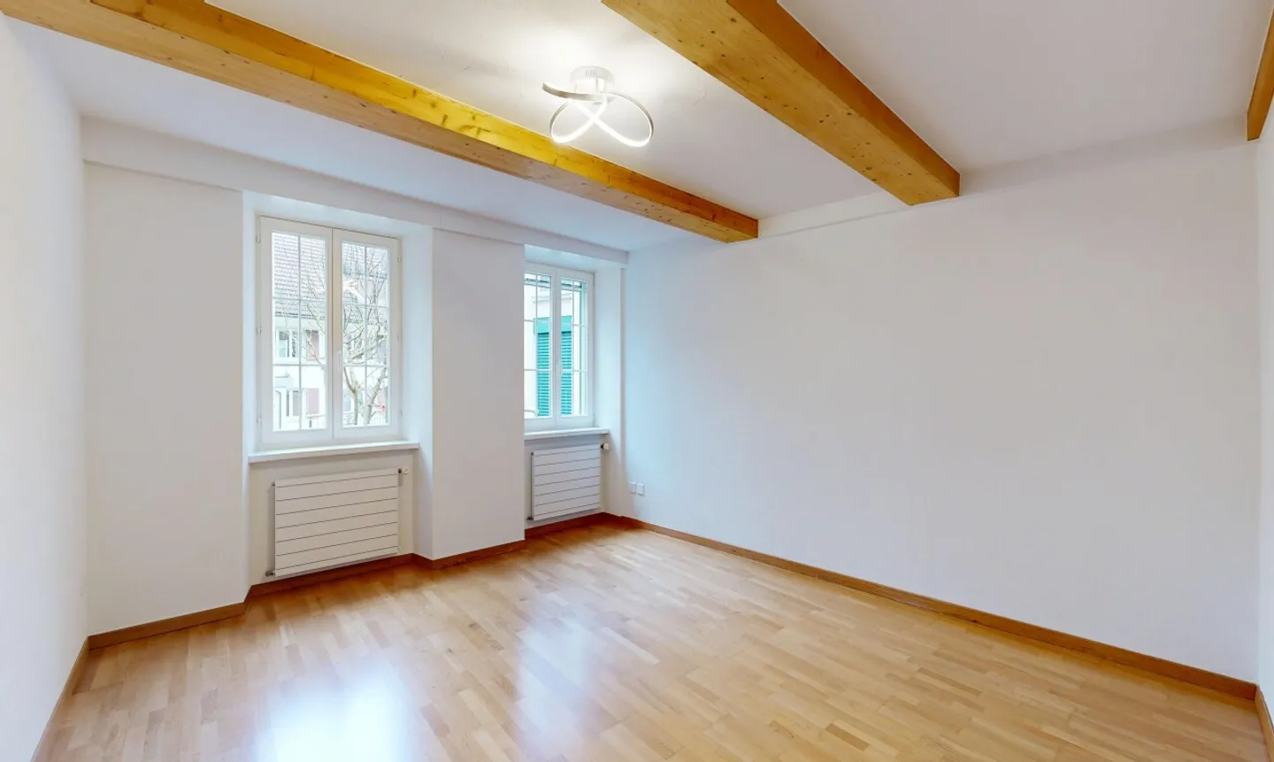 Charmante und grosszügige 3.5-Zimmer Wohnung mit privatem Garten! - Foto 7 di 11