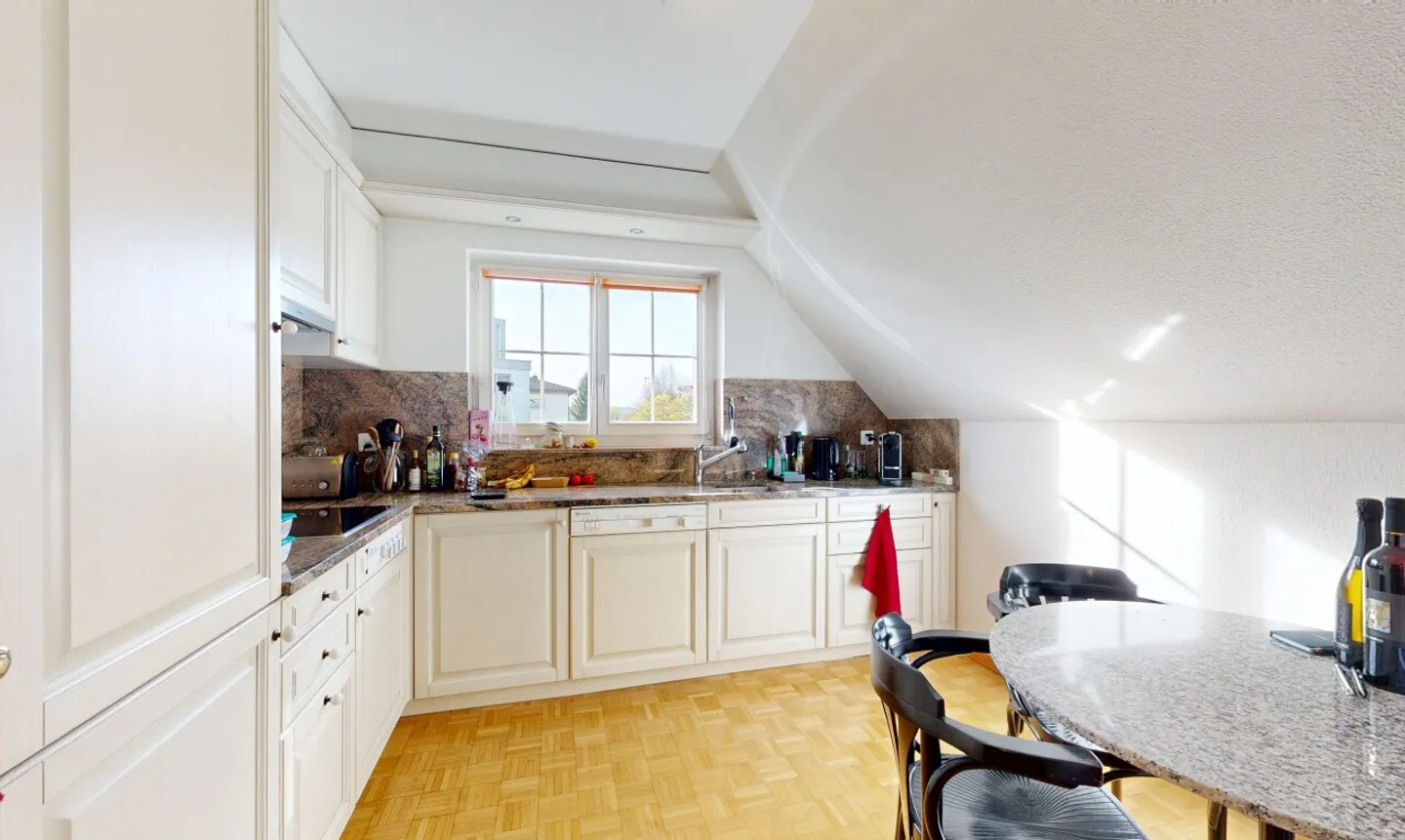 Spaziosa casa multigenerazionale di 8 stanze con 2 unità abitative separate - Foto 4 di 11