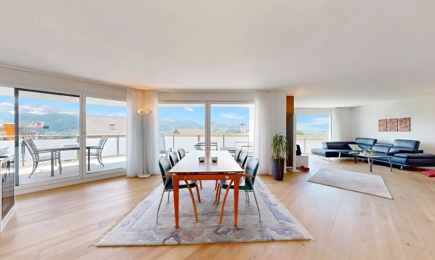 Luxurious 4.5-room apartment with breathtaking unobstructed views - Photo 1 of 11