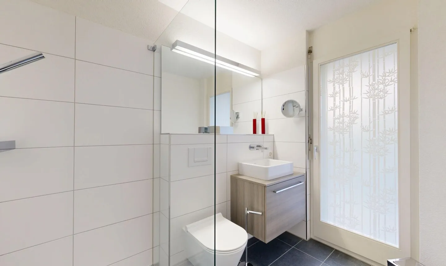 Well-maintained 5-room terraced house with garden and a double garage - Photo 8 of 11