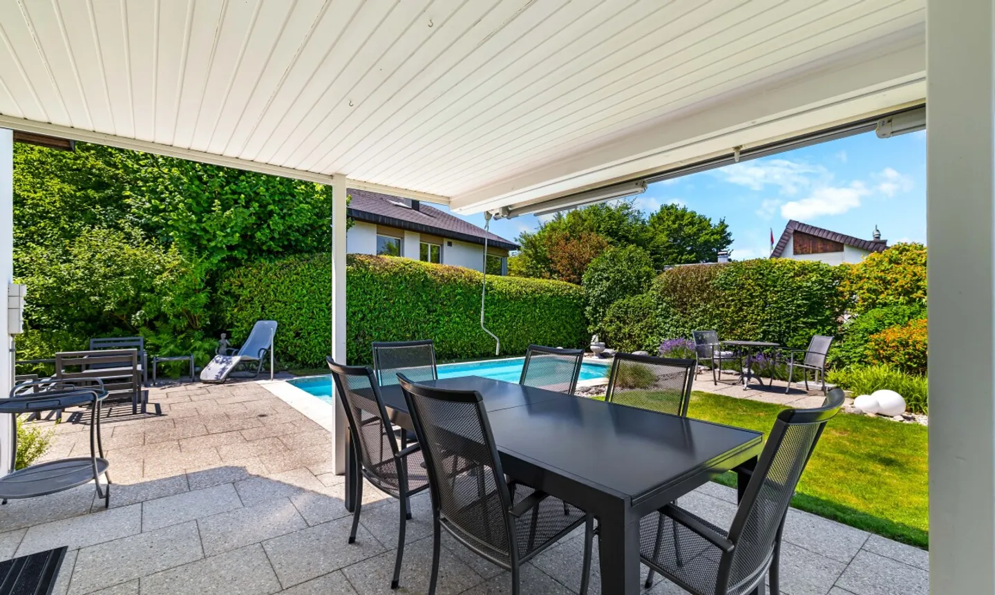 Maison individuelle de 6 pièces dans une impasse calme avec piscine extérieure - Photo 10 sur 11