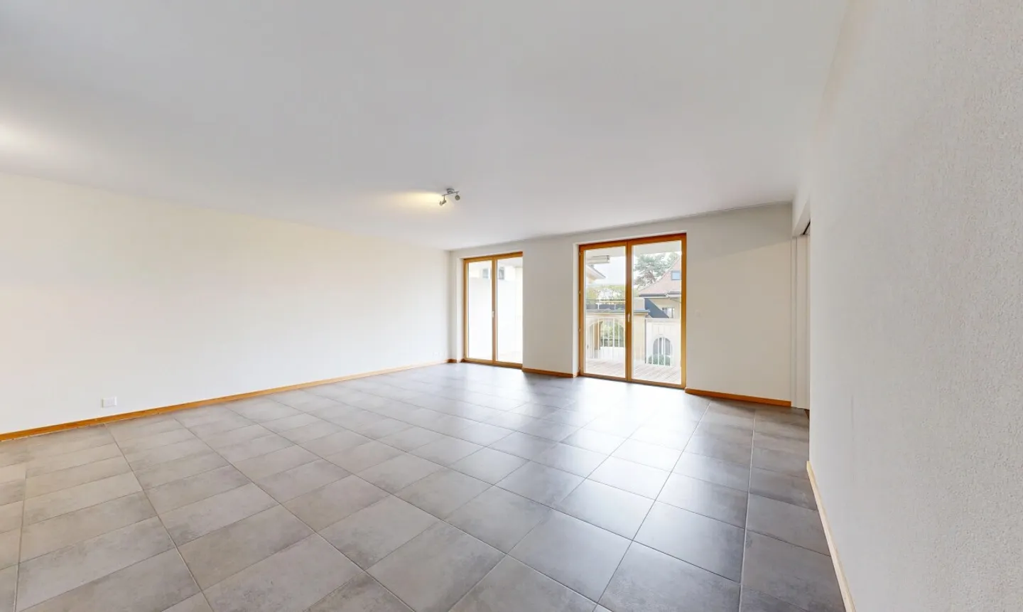 Elegant 3.5 rooms with large balcony and nursery in the building - Photo 2 of 11