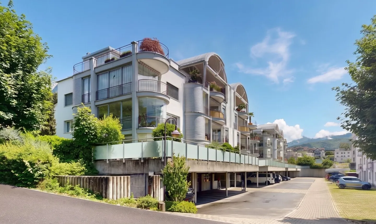 2.5-room apartment with terrace and plenty of design potential - Photo 1 of 11