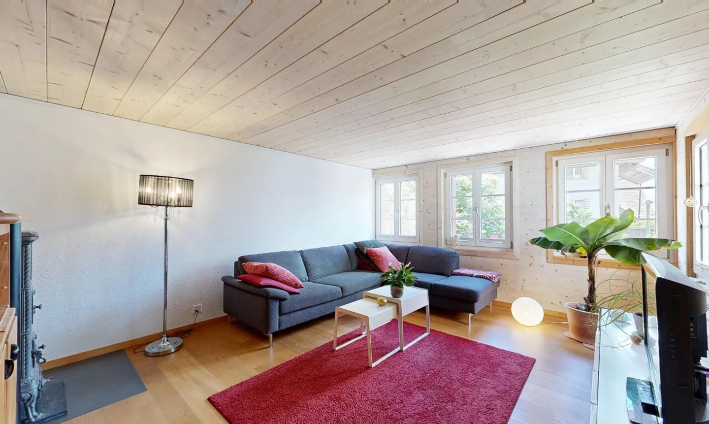 Light-flooded 5.5-room house with plenty of space in Mettmenstetten - Photo 3 of 11