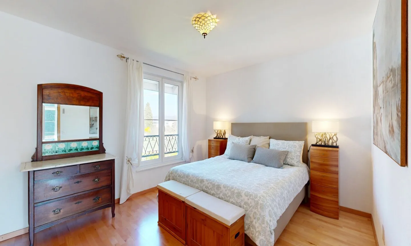 Casa a schiera con grande giardino e volumi generosi - Foto 9 di 11