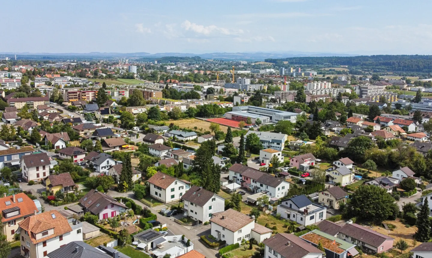 Grosszügiges Einfamilienhaus mit 2 Wohnungen und grossem Garten - Foto 7 di 11