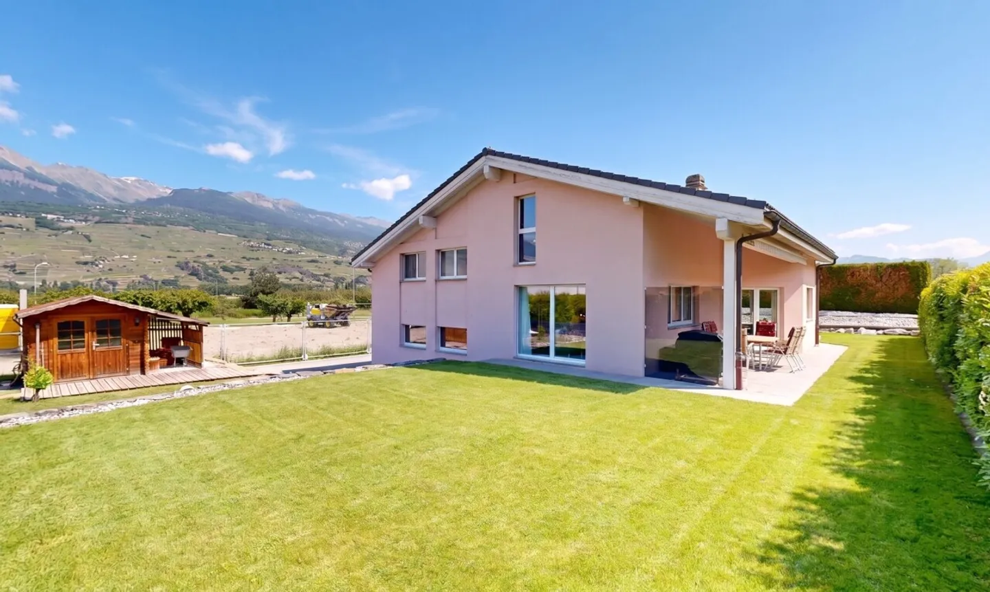 Bright family villa with large volumes in Bramois - Photo 2 of 11