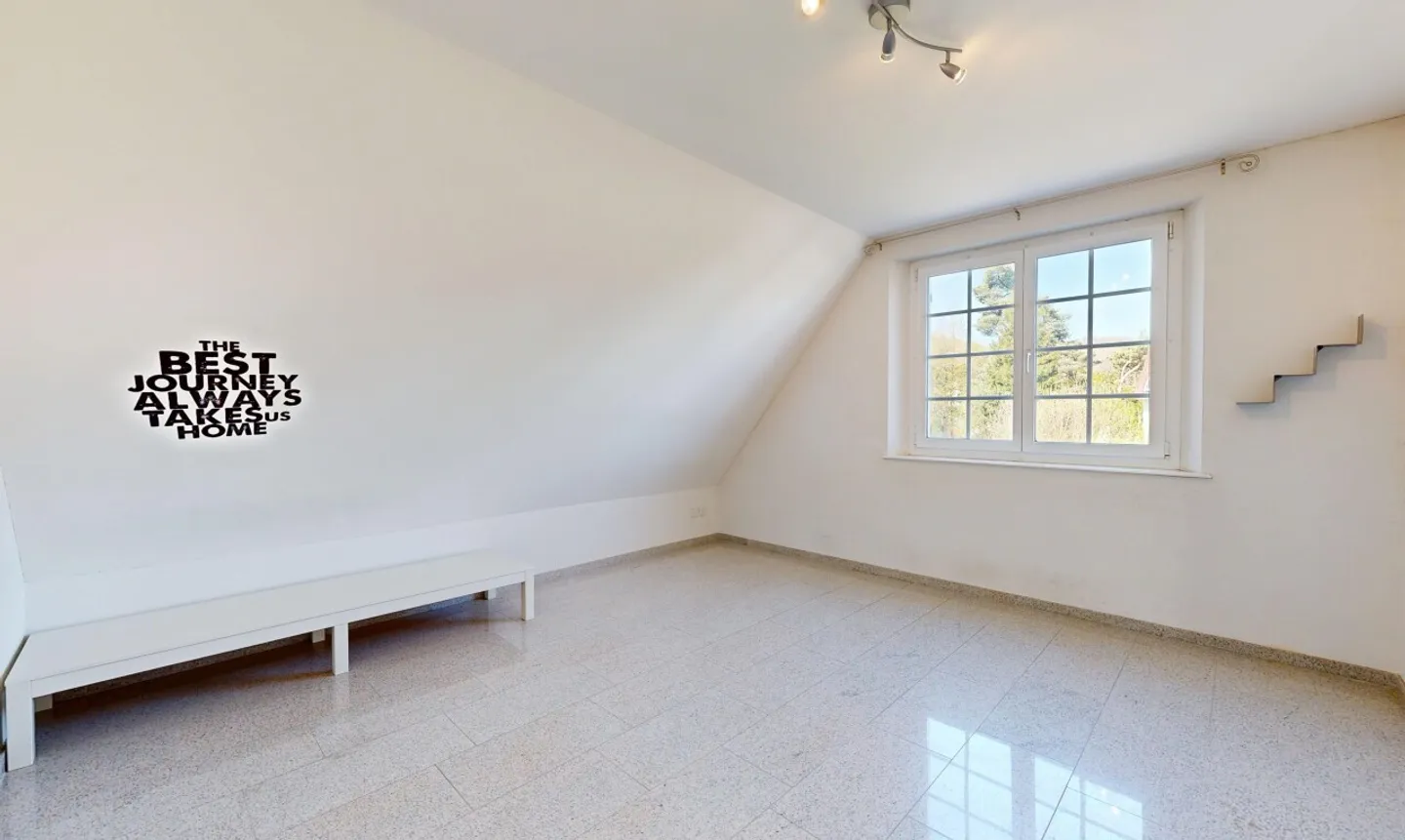 Exclusive Country House in Prime Location - Photo 10 of 13