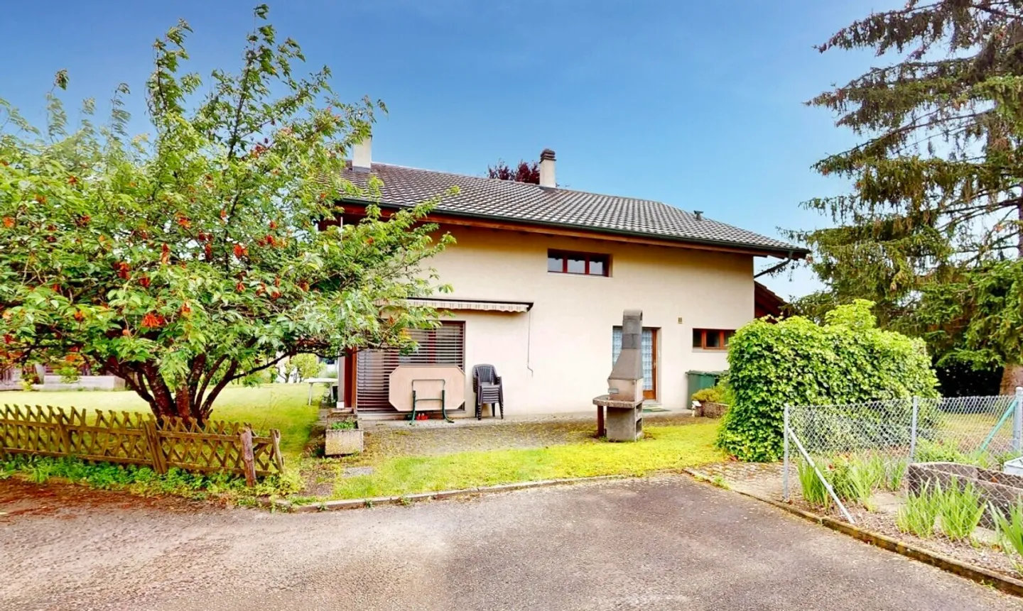 Villa familiare piena di potenziale - Foto 8 di 13