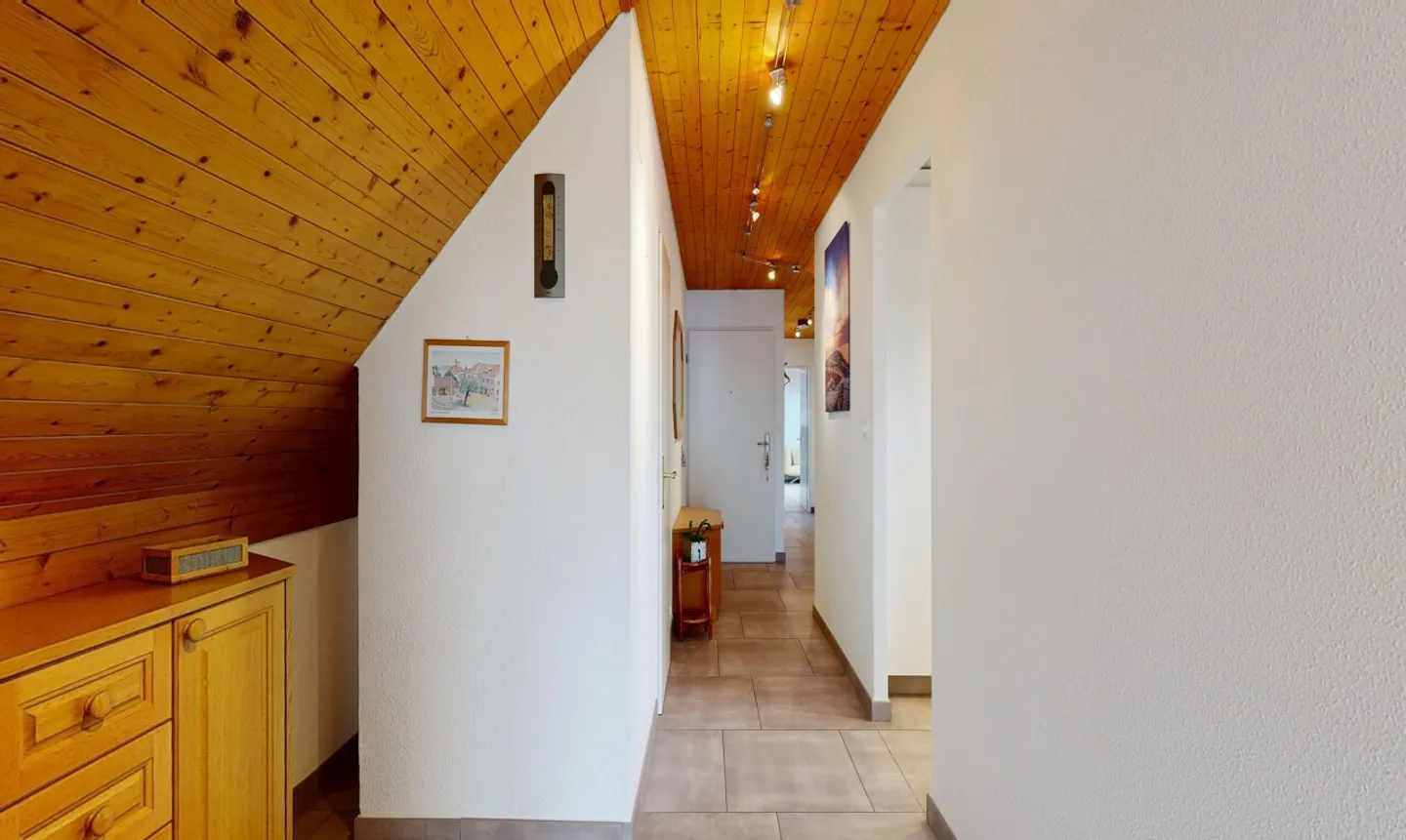 Spacious Attic Apartment with Alpine View - Photo 10 of 11