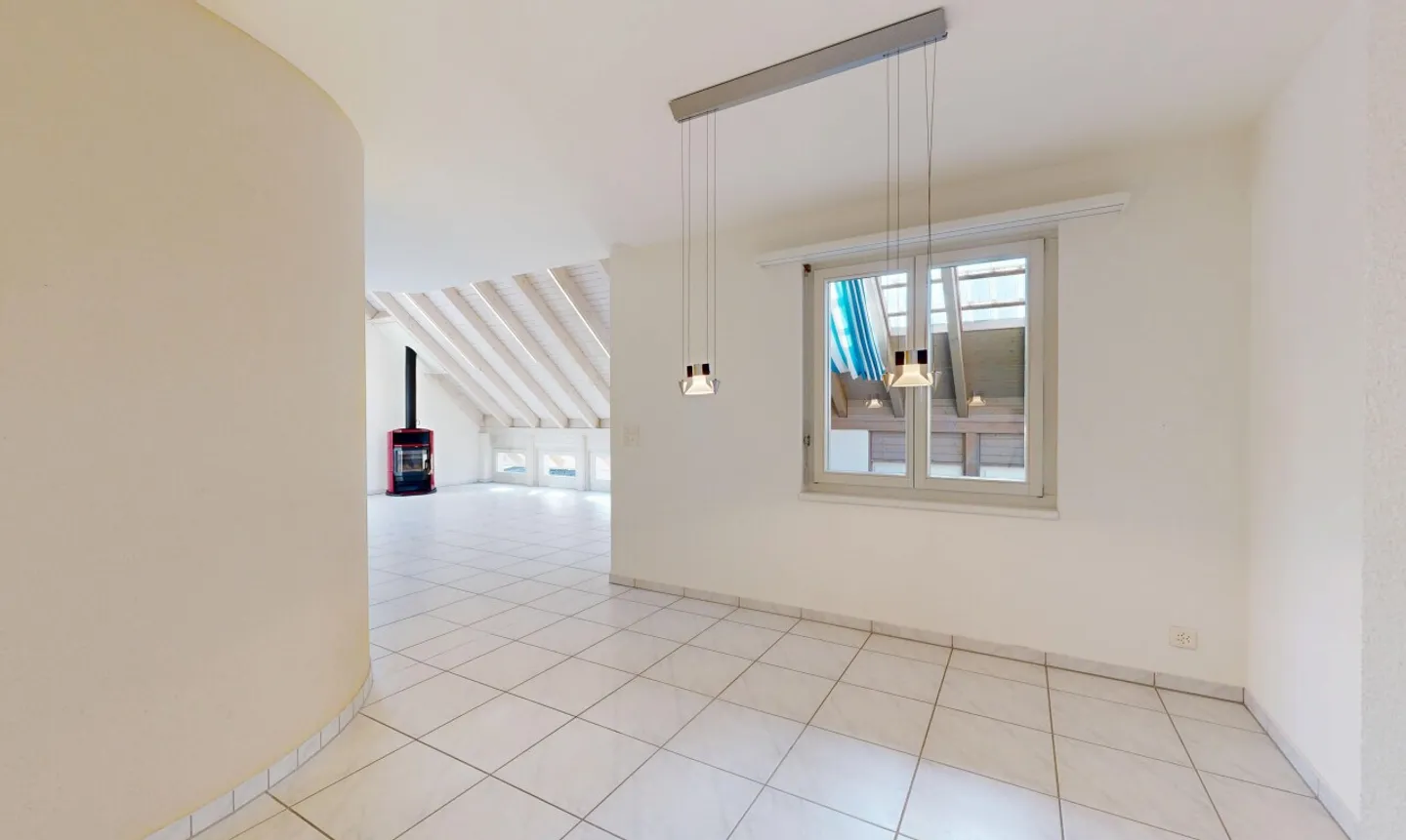 Stylish 4.5-room attic maisonette with charm and comfort - Photo 4 of 11