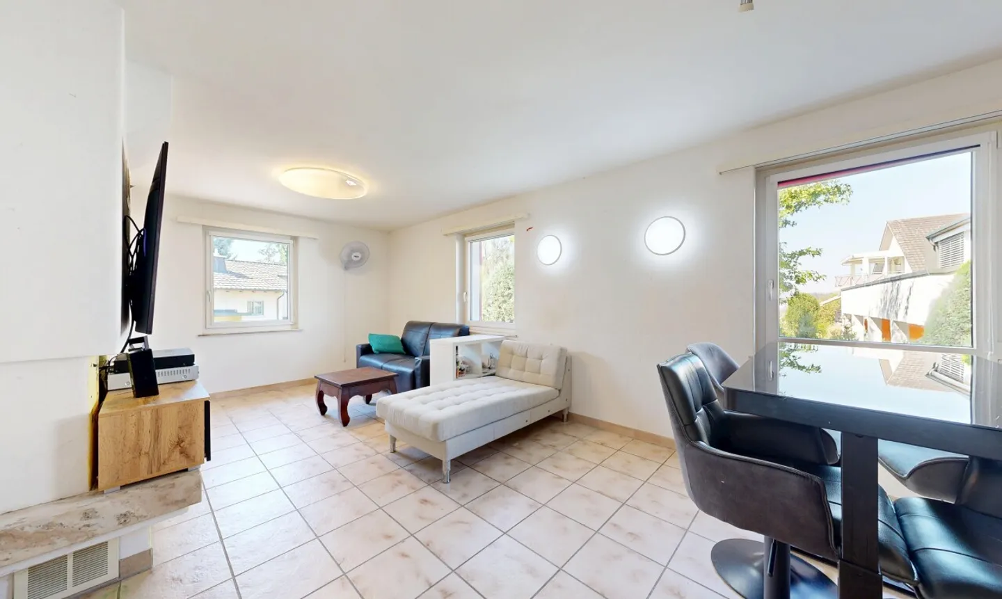 Charmantes 5.5 Zimmer Einfamilienhaus mit zusätzlichen Räumlichkeiten - Foto 5 von 11