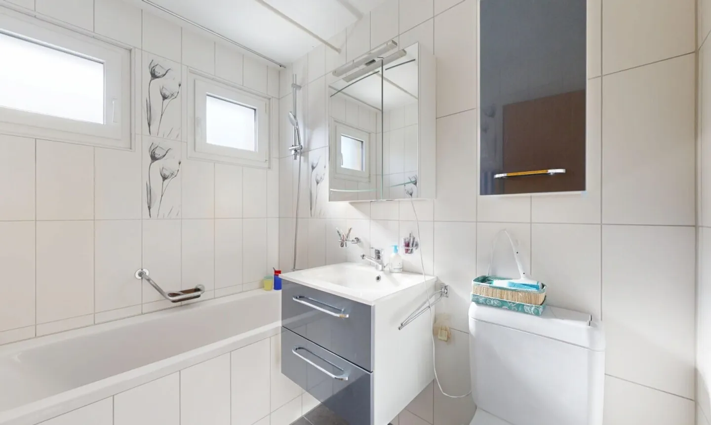 Appartamento elegante di 4,5 stanze con balcone a Nidau - Foto 9 di 11