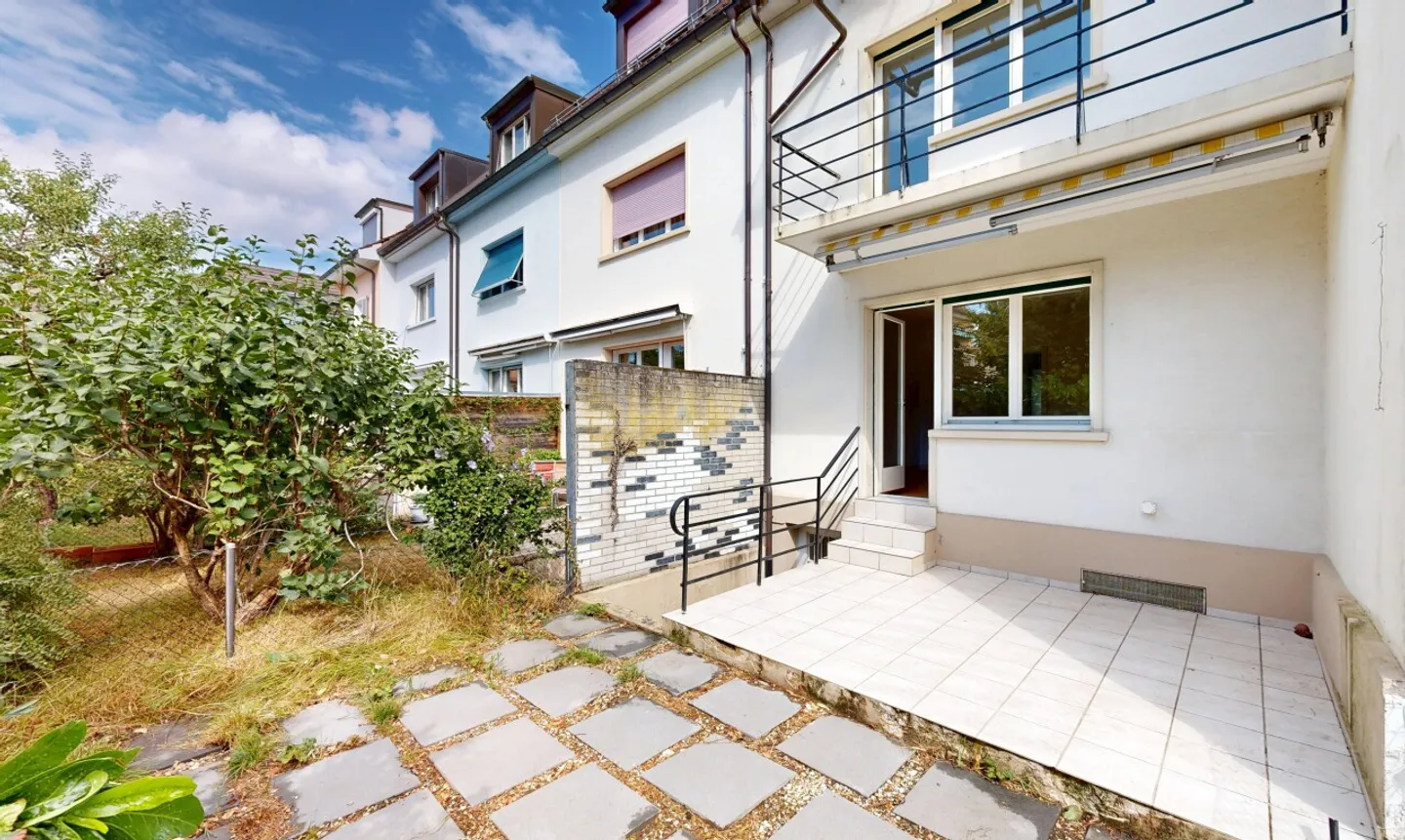 Maison mitoyenne confortable à aménager soi-même dans le quartier de Neubad - Photo 3 sur 11