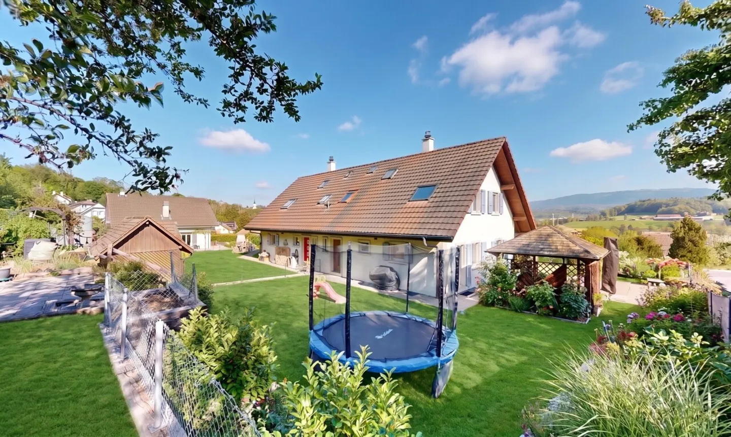 Charming semi-detached villa with unobstructed view - Photo 1 of 11