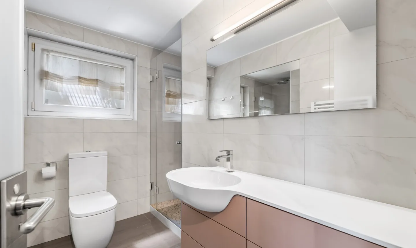 Maison individuelle de 6 pièces dans une impasse calme avec piscine extérieure - Photo 9 sur 11