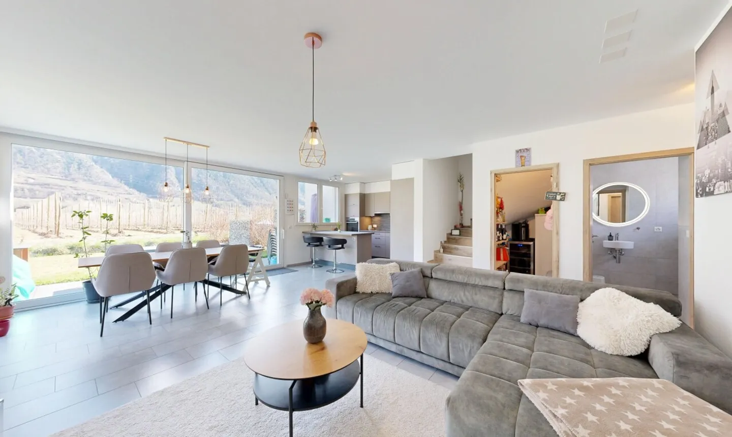 Maison mitoyenne d’exception en bout de rangée - Photo 3 sur 11