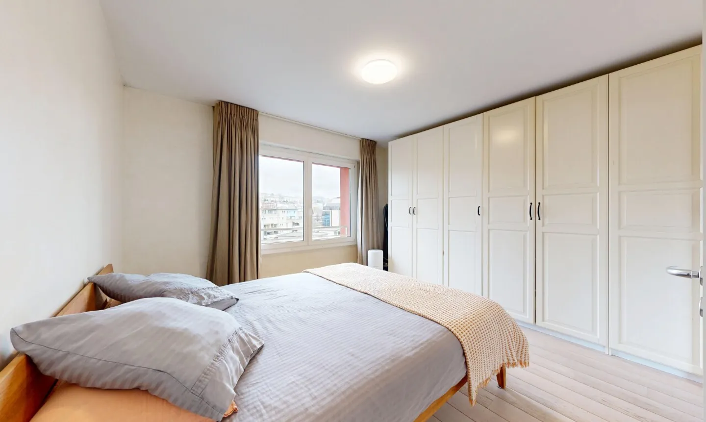 Bellissimo attico attraversante con balconi e 1 posto auto - Foto 11 di 13