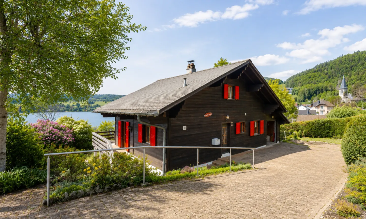 Chalet avec vue sur le lac - Photo 1 sur 11