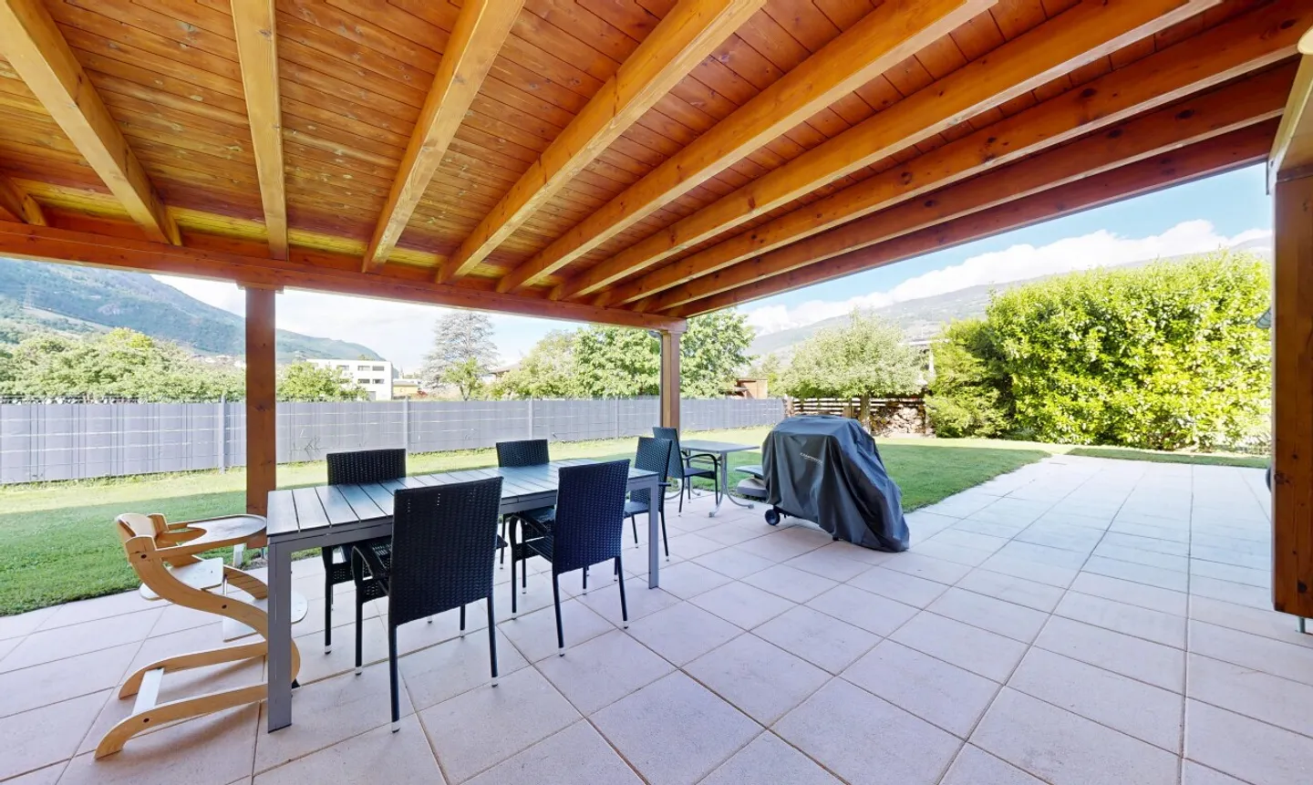 Spacious detached house with modern kitchen and large terrace - Photo 5 of 11