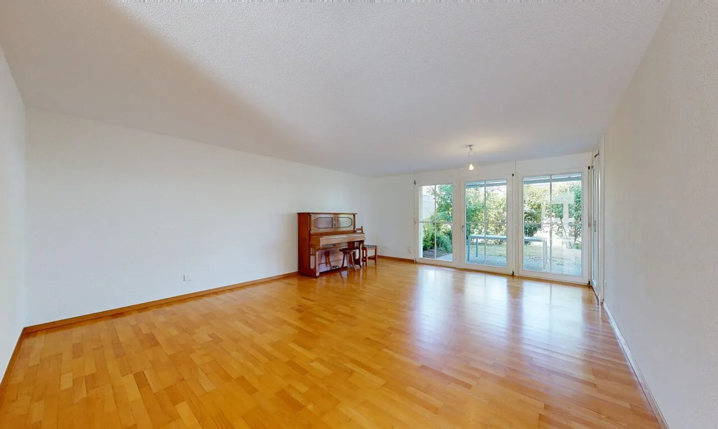 Bright 4.5 Room Garden Apartment in Utzenstorf - Photo 4 of 11