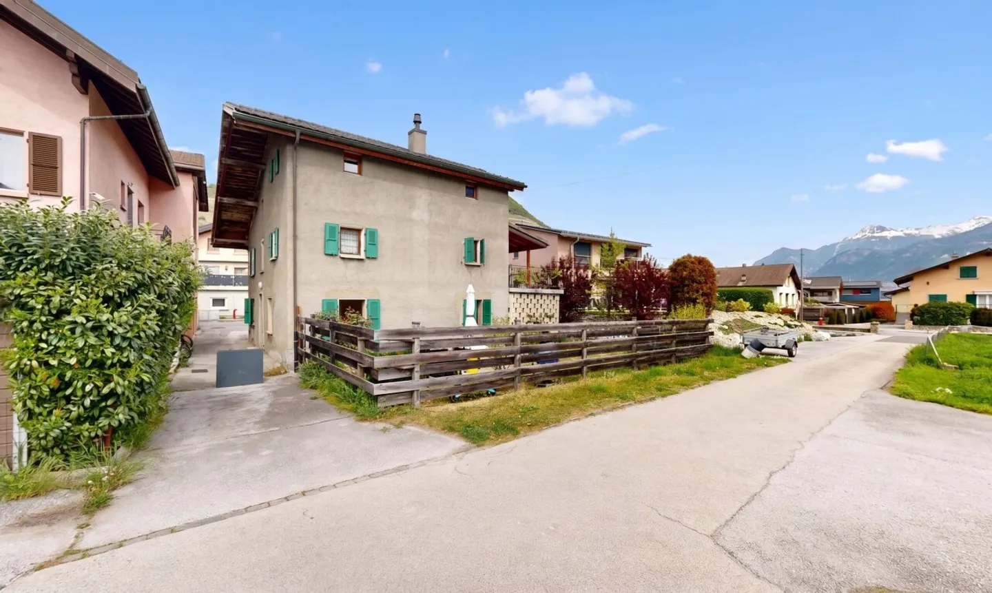 Dorfhaus mit zwei Wohnungen und Garten - Foto 4 von 11