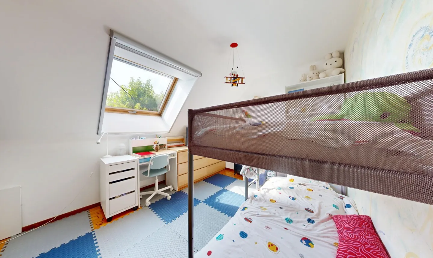 Agréable 4.5p avec 1043 m2 de jardin privatif - Foto 8 von 11