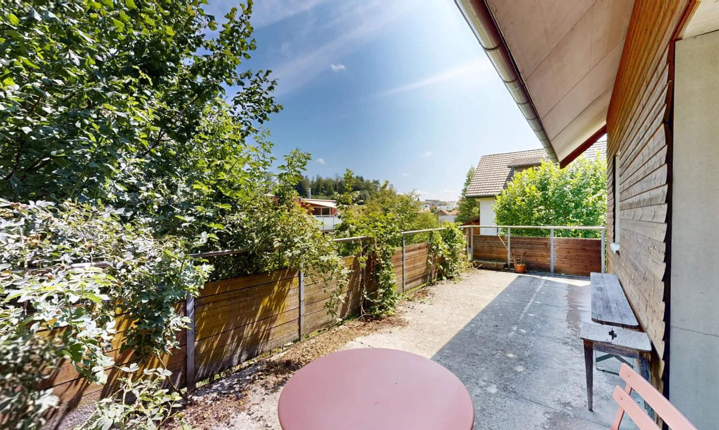 Detached property with space for your own ideas - Photo 4 of 11