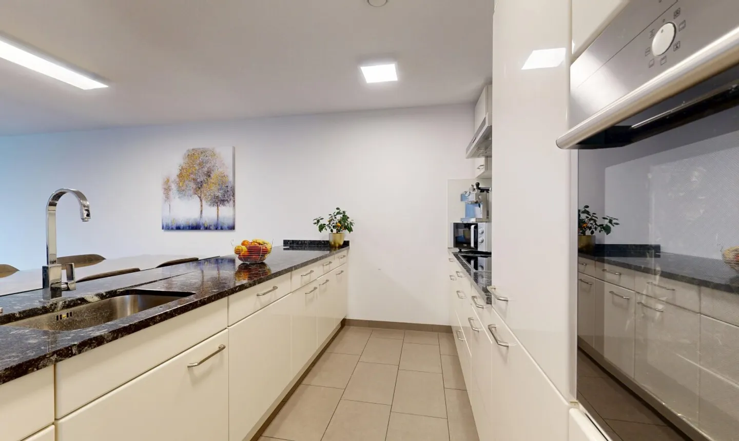 Bright 4.5-room apartment for a comfortable stay in a well-connected location - Photo 8 of 11