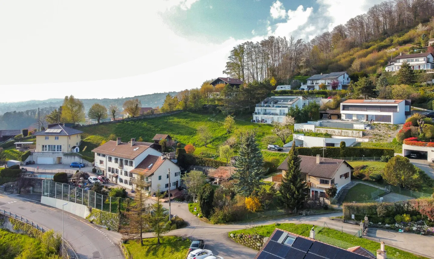 Terreno edificabile con vista panoramica sul lago e sulle Alpi - Foto 11 di 13