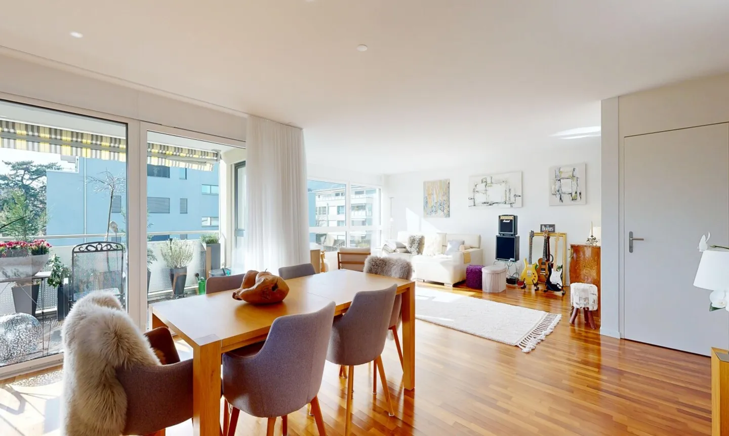 Living with Comfort: 4.5 Rooms, Spacious and Modern - Photo 3 of 11