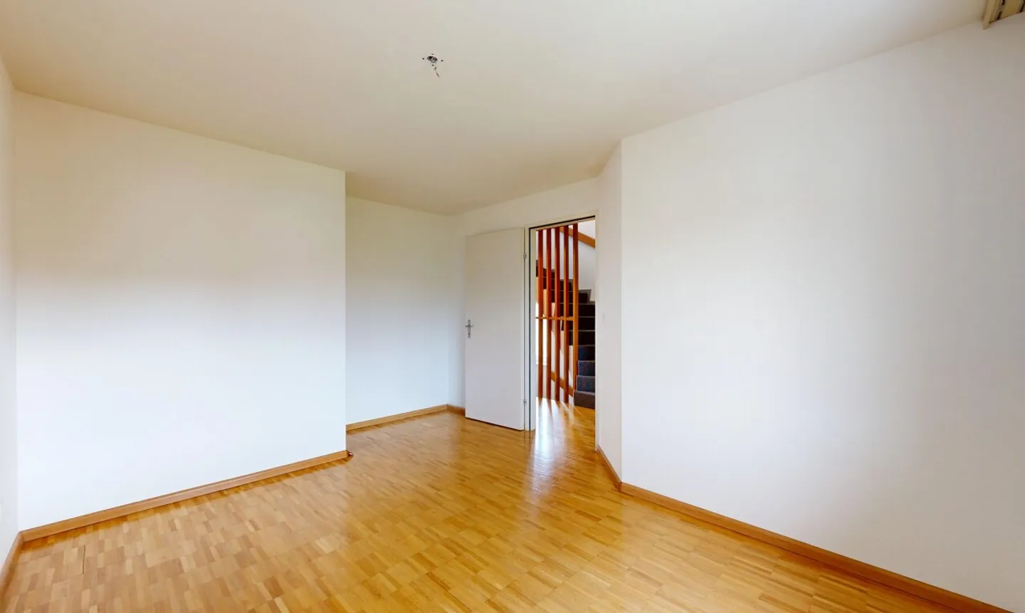 Maison d'angle de 5,5 pièces avec jardin idyllique dans un quartier familial - Photo 8 sur 11