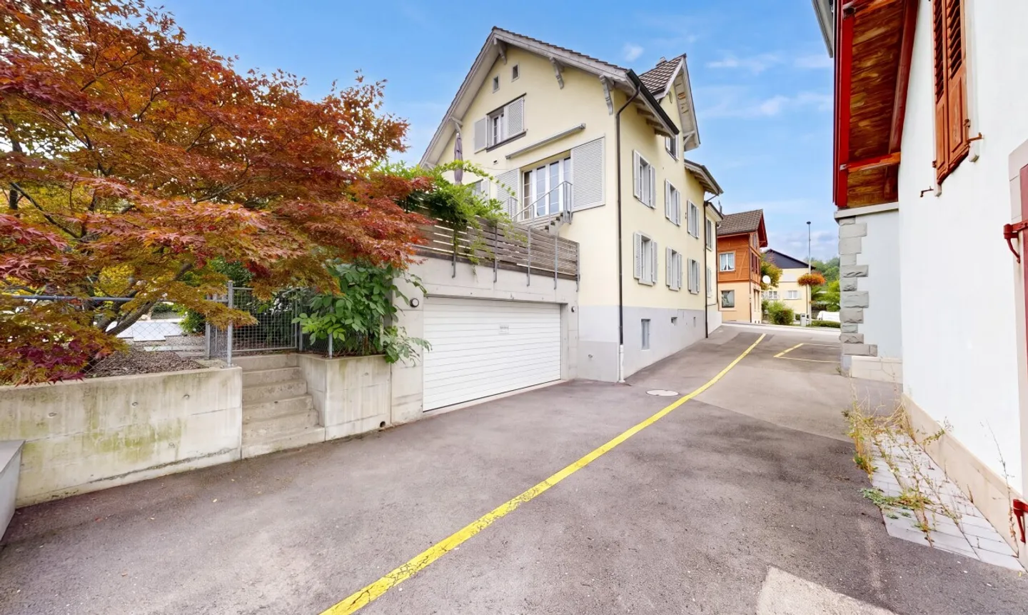 Detached 4.5-room house with commercial space in Langnau am Albis - Photo 1 of 11