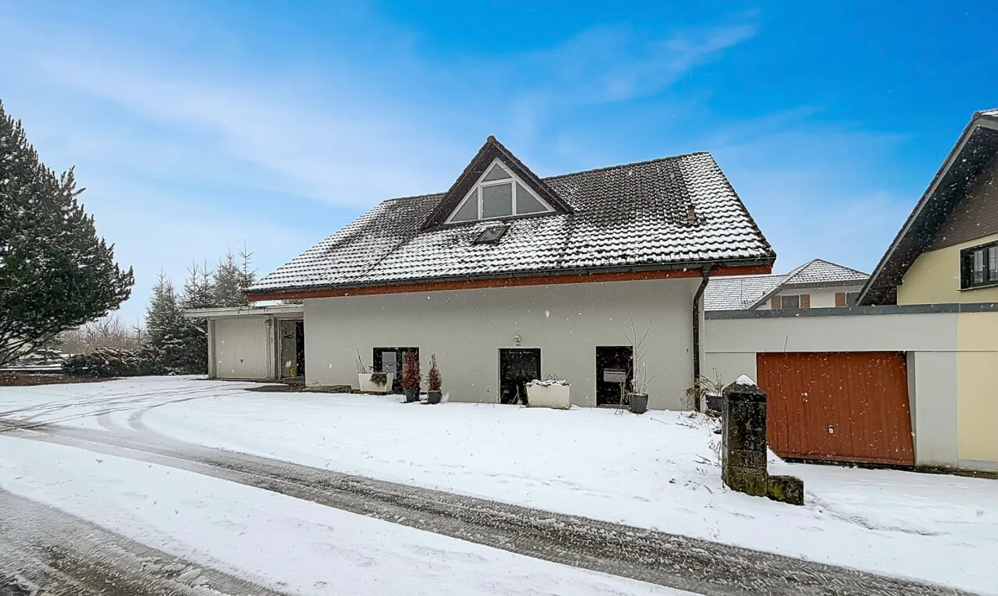 Ambiente tranquillo e volumi generosi per la vita familiare - Foto 1 di 11