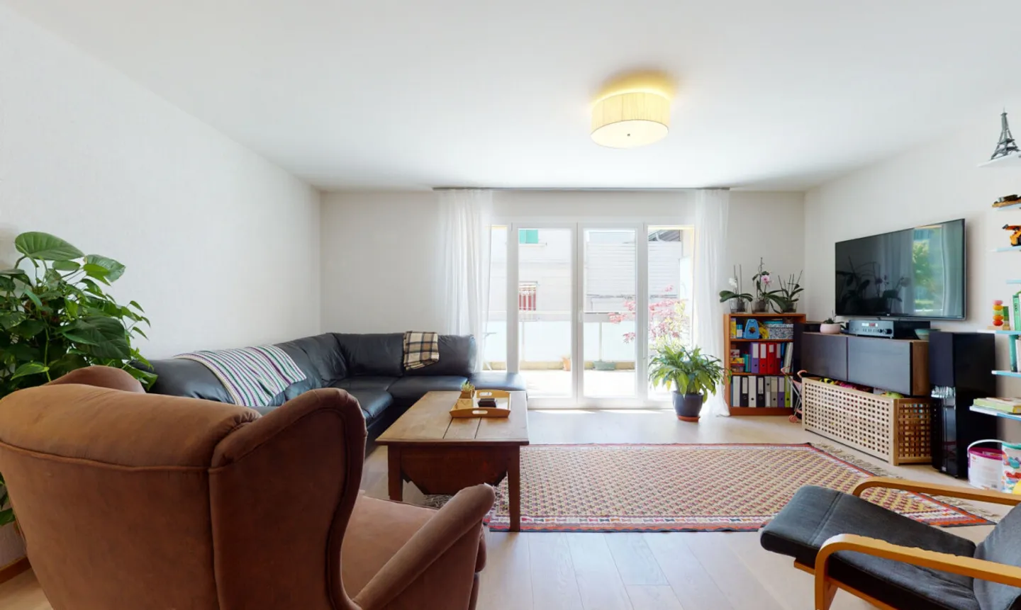 Bright family apartment with terrace in the heart of Epalinges - Photo 3 of 11