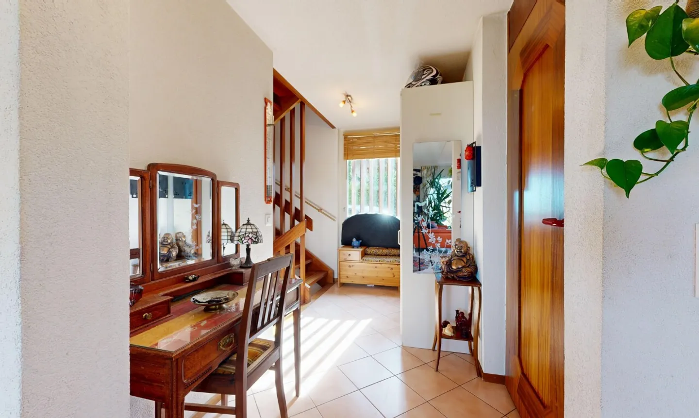Charming house with large landscaped garden and view of the Jura! - Photo 3 of 11