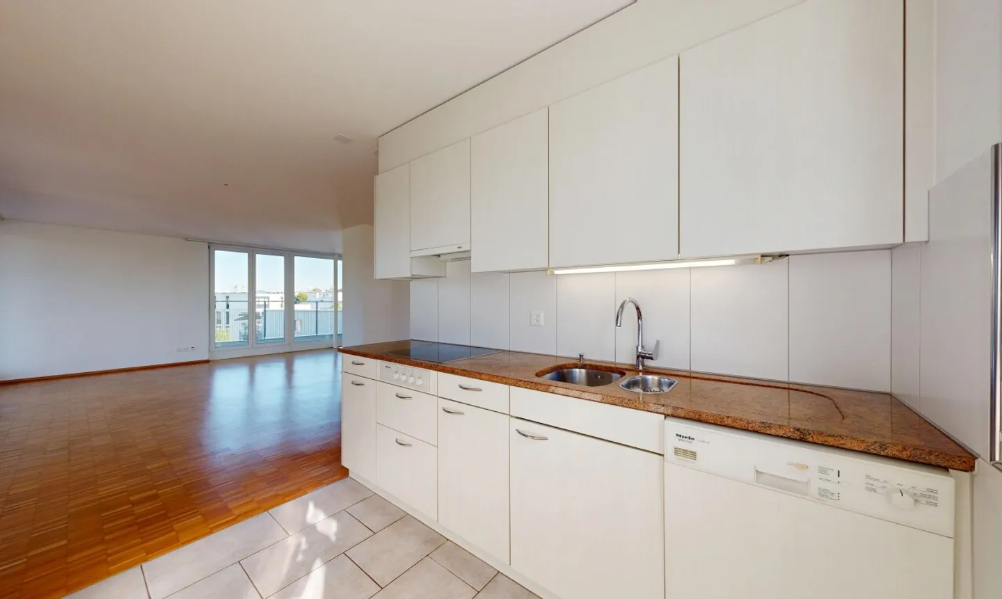 Light-flooded 3.5-room apartment with spacious terrace - Photo 7 of 11