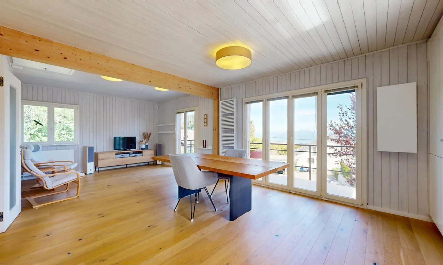 Fully renovated chalet in Arzier – absolute calm, panoramic view - Photo 4 of 11