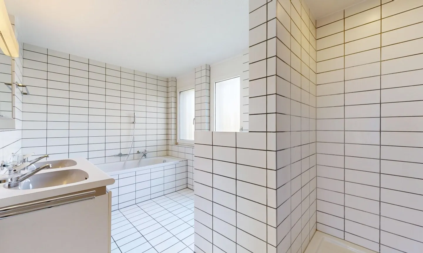 Extraordinary 5.5-Room Townhouse in Prime Location - Photo 10 of 11