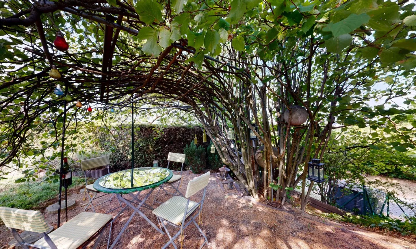 Charming house with large landscaped garden and view of the Jura! - Photo 10 of 11