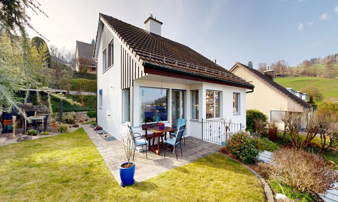 Casa unifamiliare indipendente in posizione collinare a Rudolfstetten - Foto 1 di 13