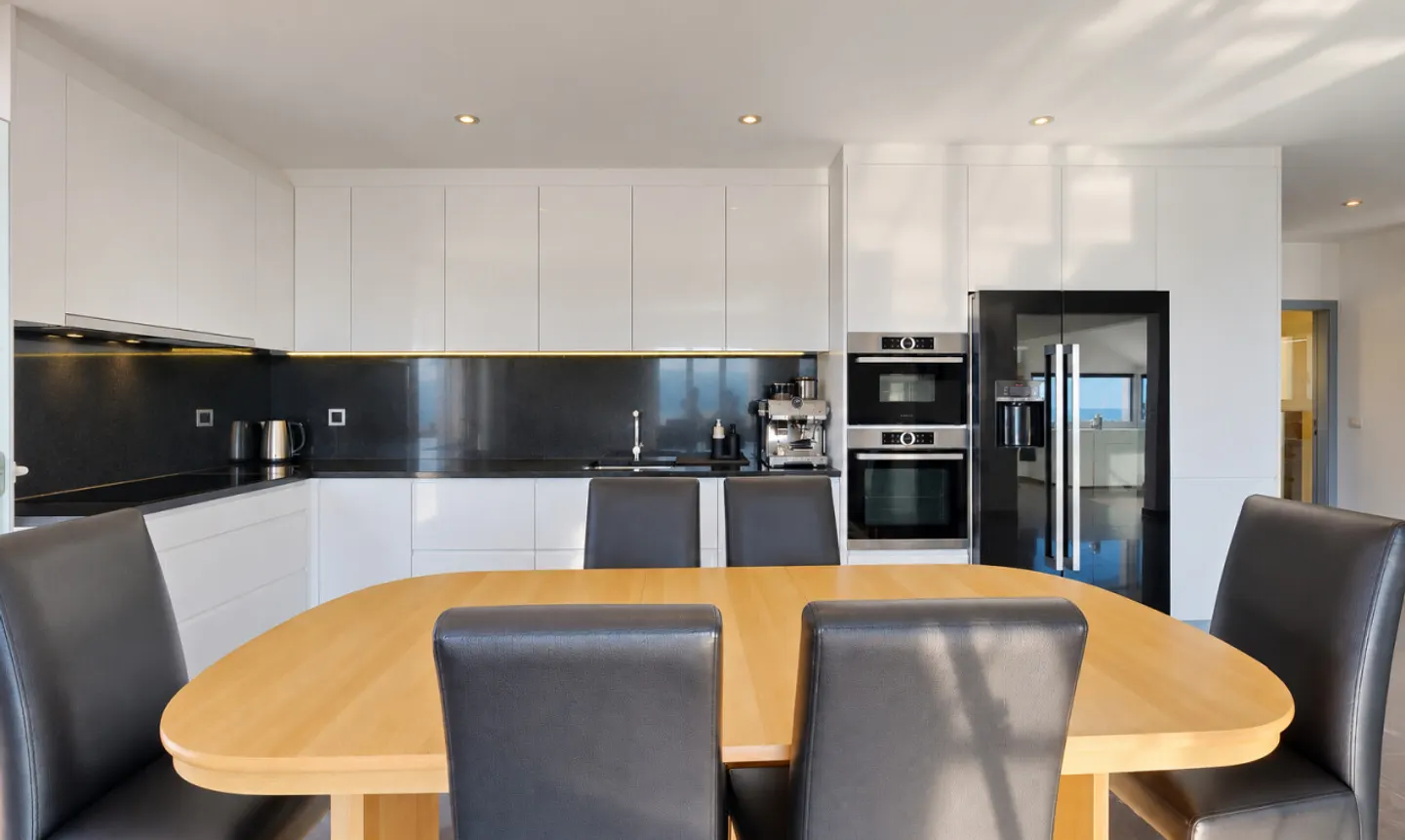 Schönes, vollständig renoviertes Einfamilienhaus mit 4,5 Zimmern - Foto 4 von 11