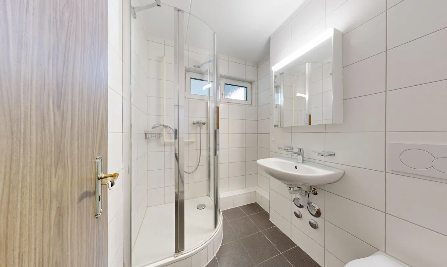 Practical 4-room apartment with large balcony in the Längi district - Photo 9 of 11