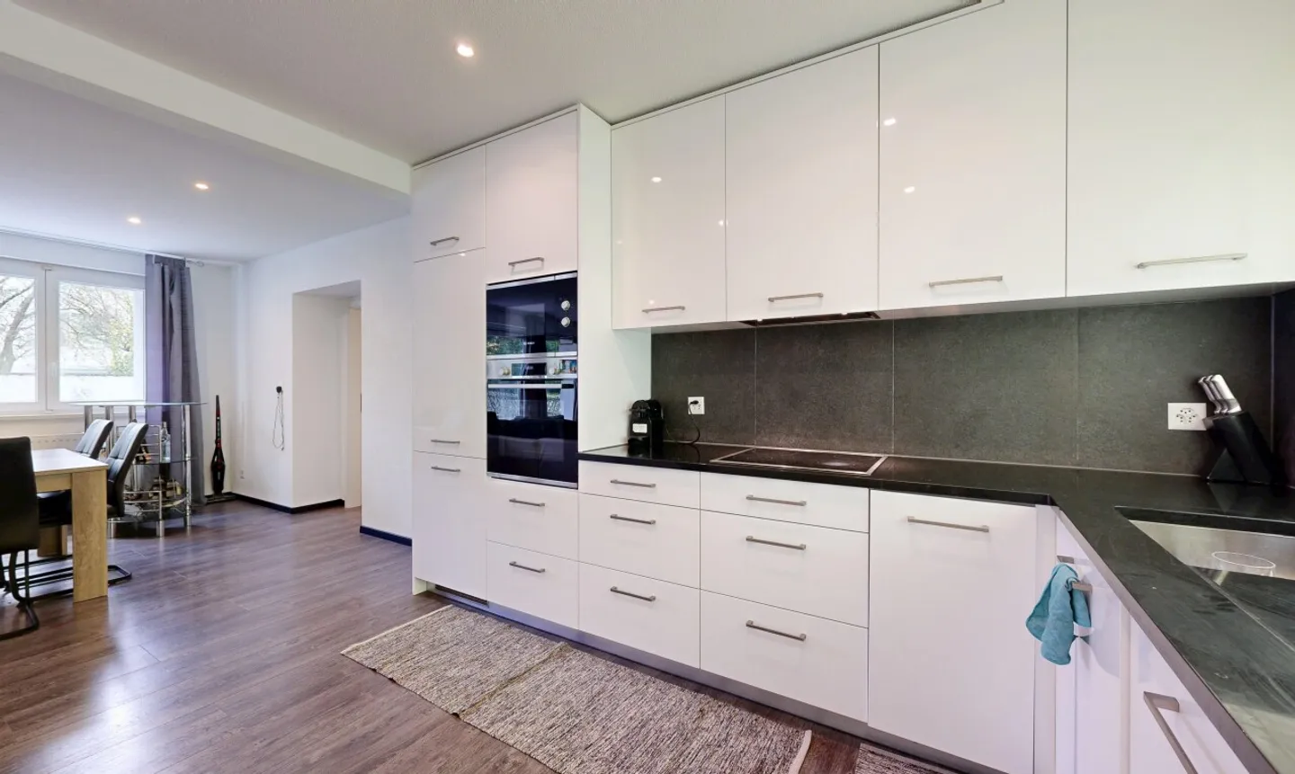 Edificio con eccellente rendimento completamente ristrutturato! - Foto 8 di 11