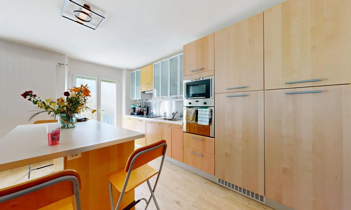 Top floor in Territet, with character and view of the lake and the Alps - Photo 11 of 13