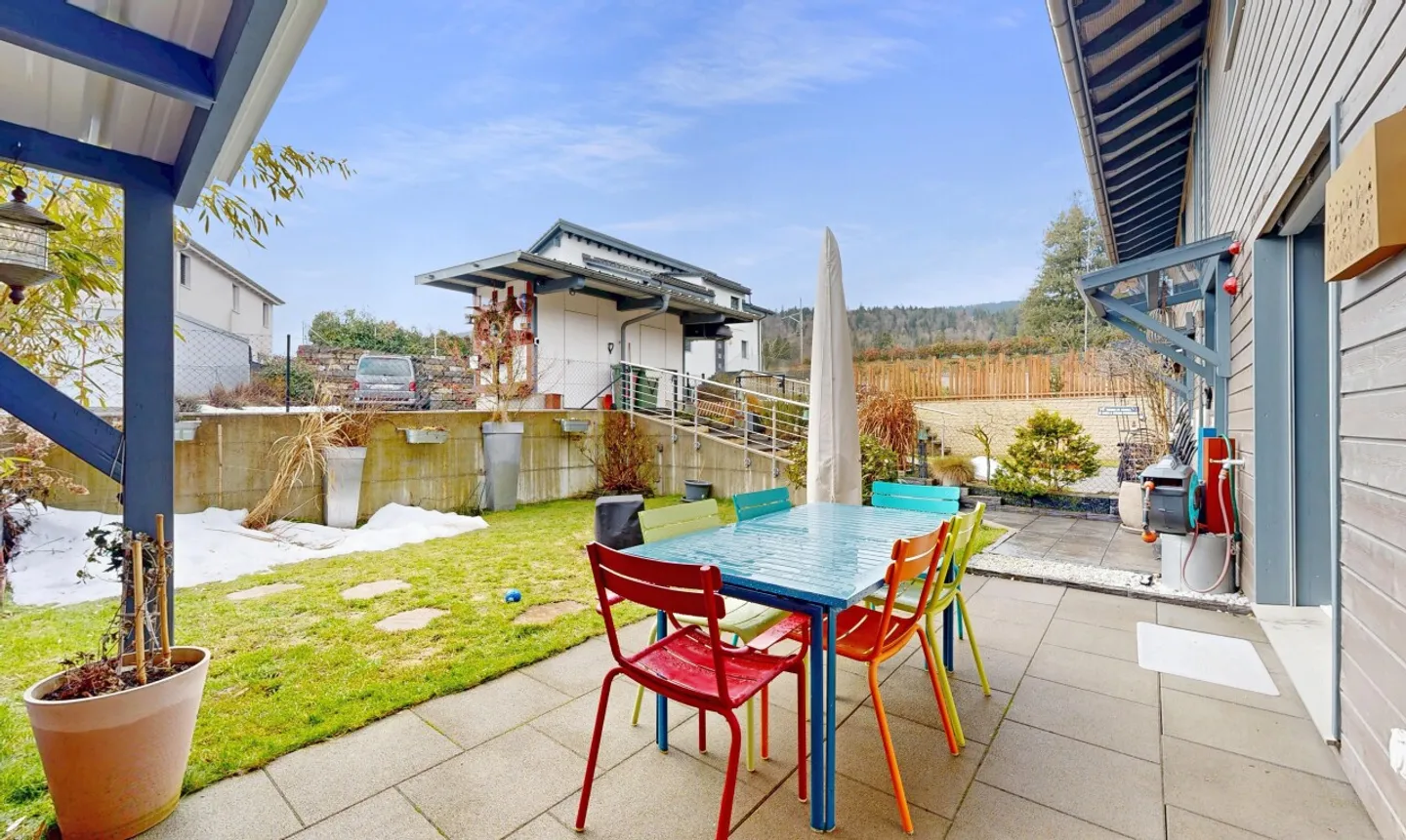 Charming Family Home with Garden - Photo 1 of 11