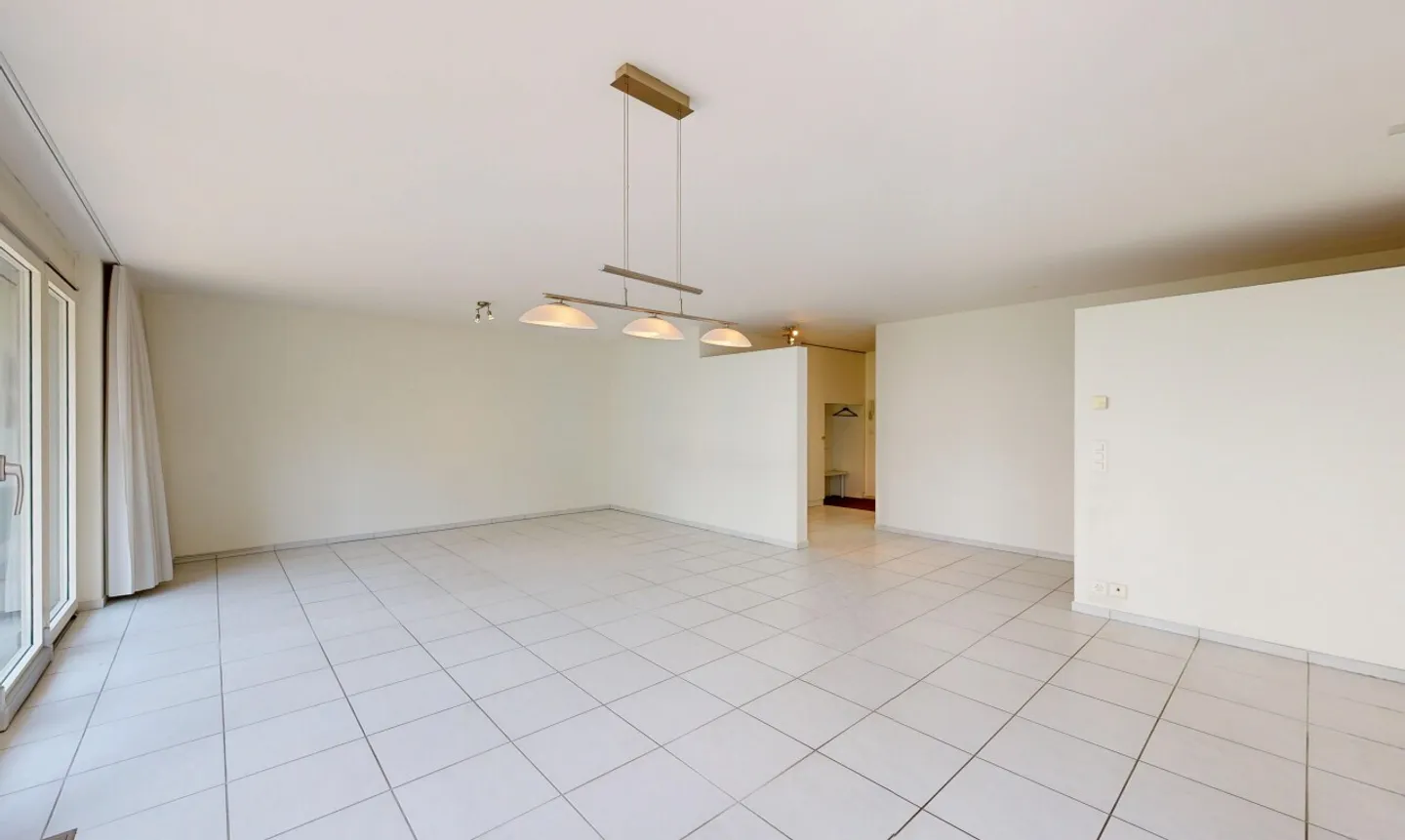 Spacious Apartment with Large Balcony - Photo 7 of 11