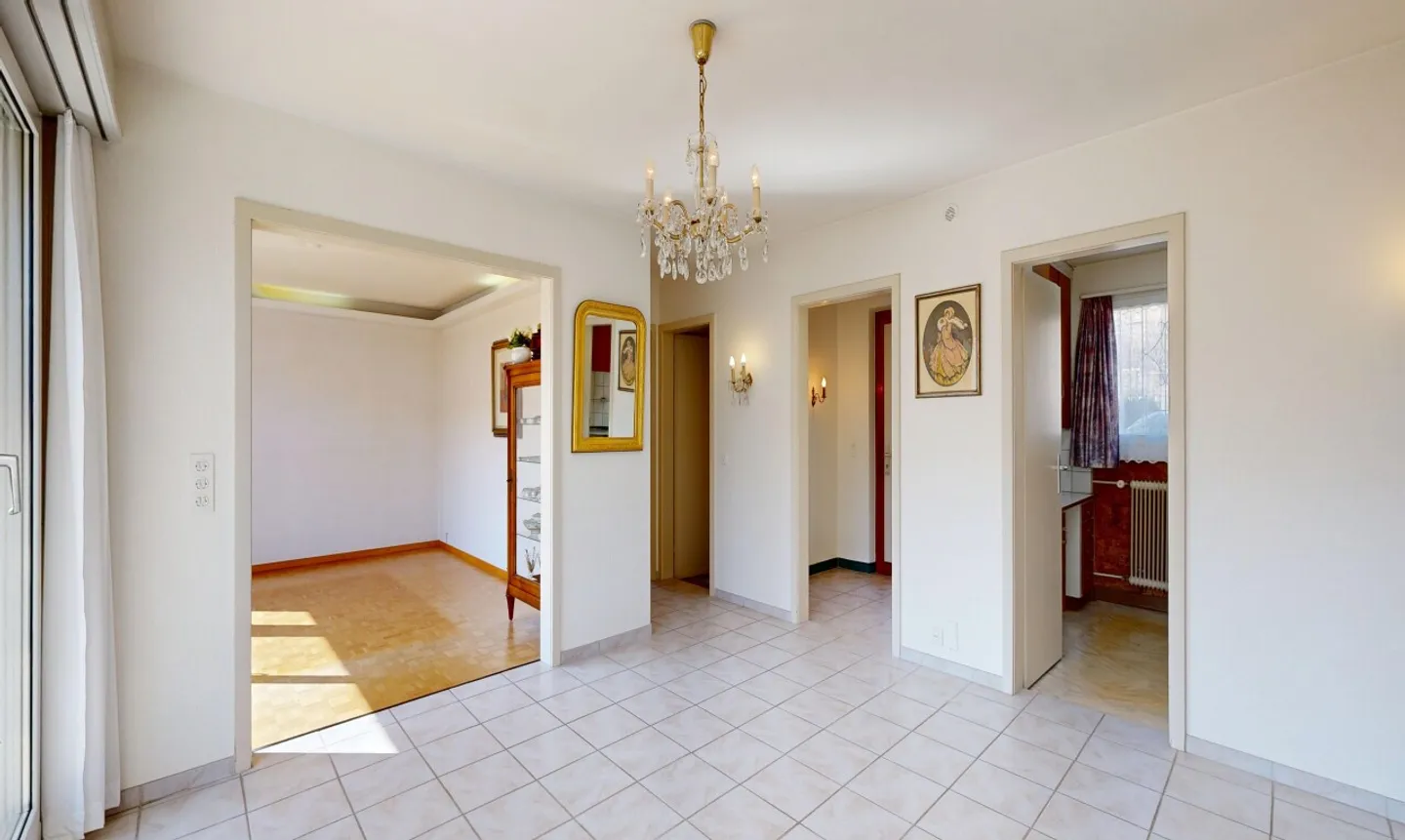 Charmantes Einfamilienhaus mit 5,5 Zimmern und viel Potenzial - Foto 3 von 11